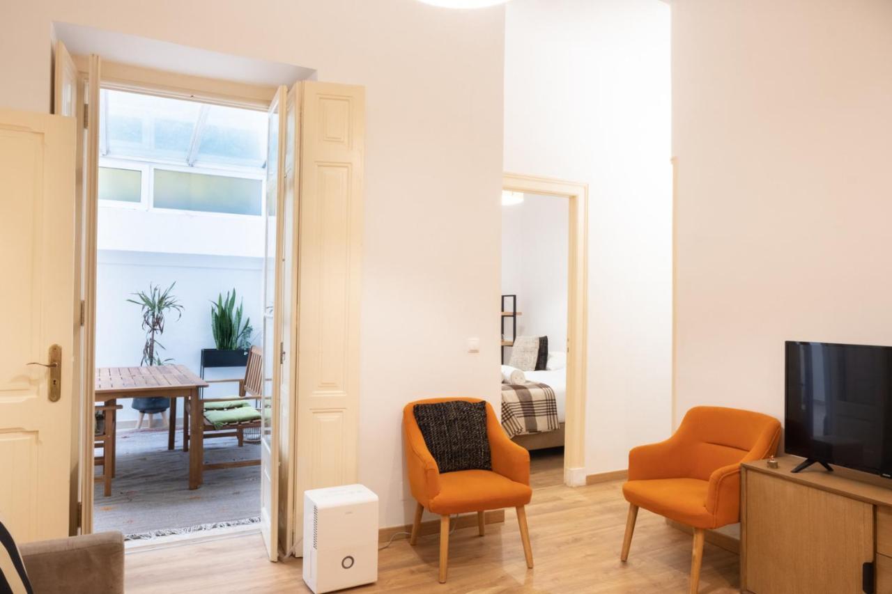 Central Apartment With Terrace By Lovelystay Lissabon Exterior foto