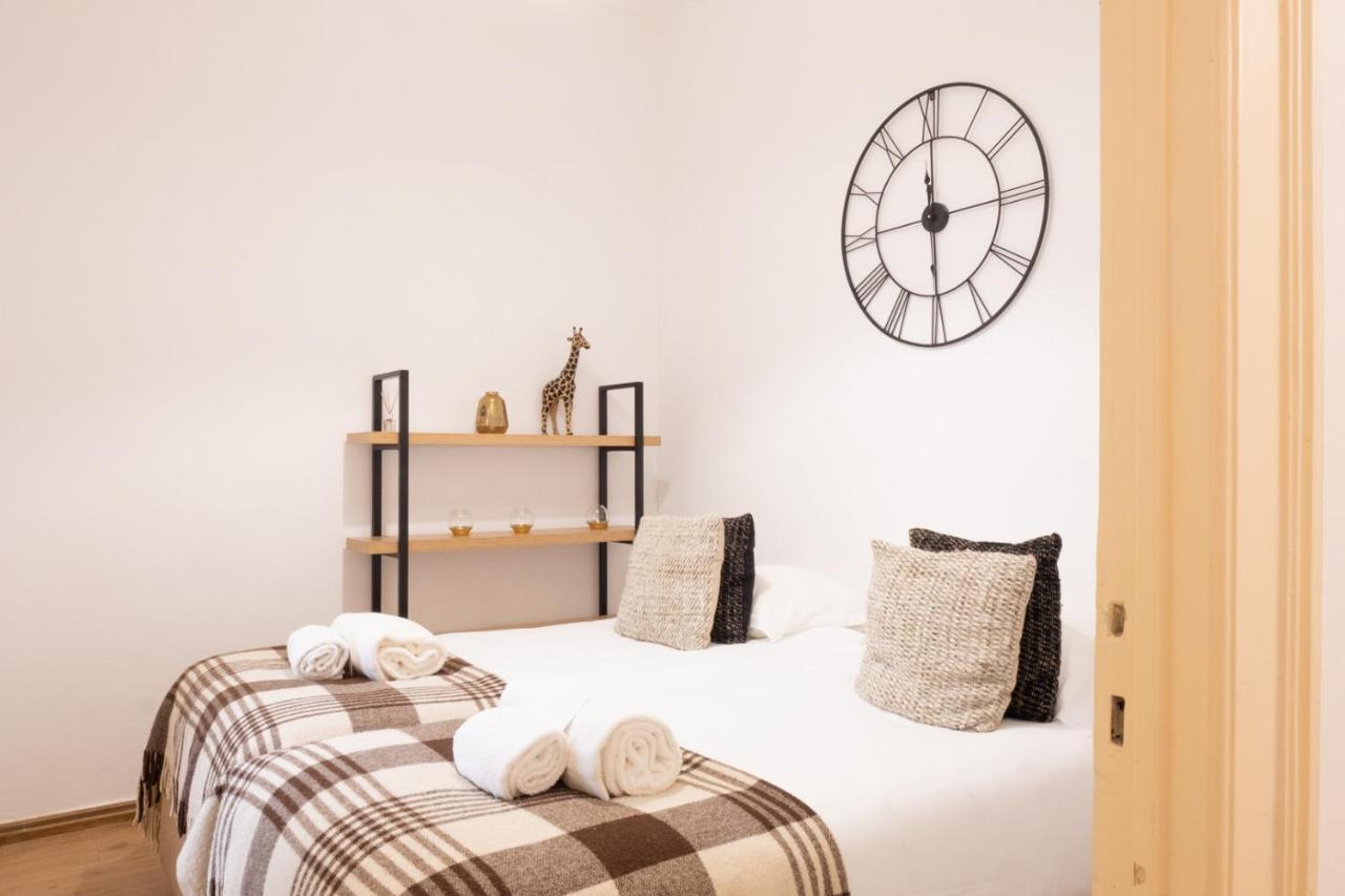 Central Apartment With Terrace By Lovelystay Lissabon Exterior foto